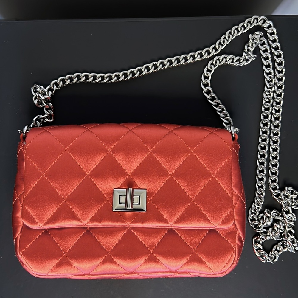 Gorgeous India Hicks crossbody bag never used with dust cover